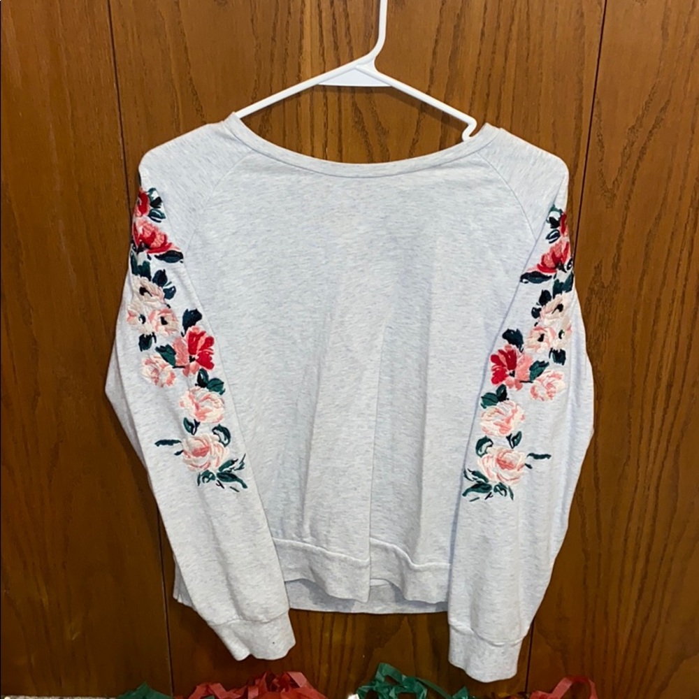 grey crewneck with floral details